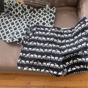 Stunning Crown and Ivy cotton shorts. 5 inch size 14